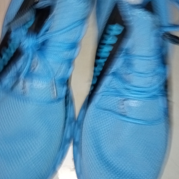 Shoe's - Picture 2 of 9